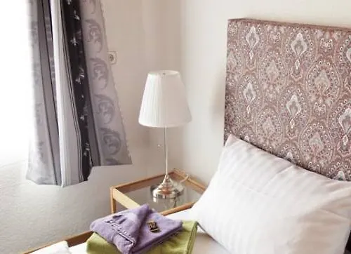 & Restaurant Arnoldusklause מלון