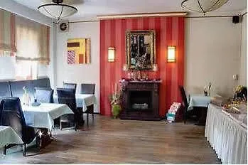 & Restaurant Arnoldusklause מלון